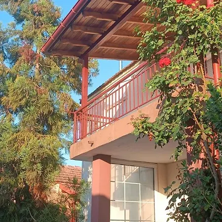 Garden House - 80 M2- Rustic Casa de Férias