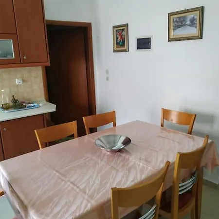 Garden House - 82 M2- Rustic Apartment 度假居 *